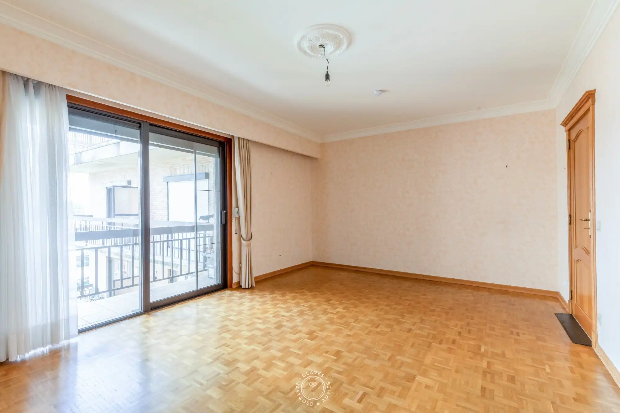 Bijzonder ruim appartement met zuidgericht terras foto 17