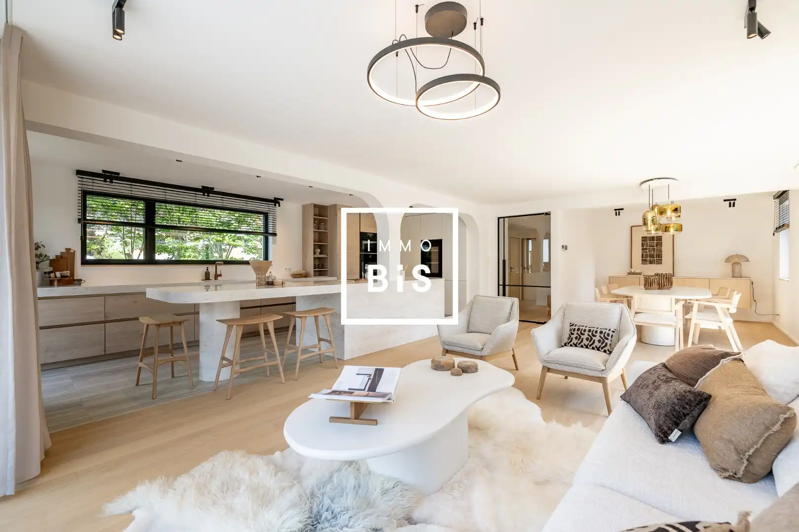 Charmante gerenoveerde villa verscholen in een paadje van het Zoute foto {{pictureIndex}}