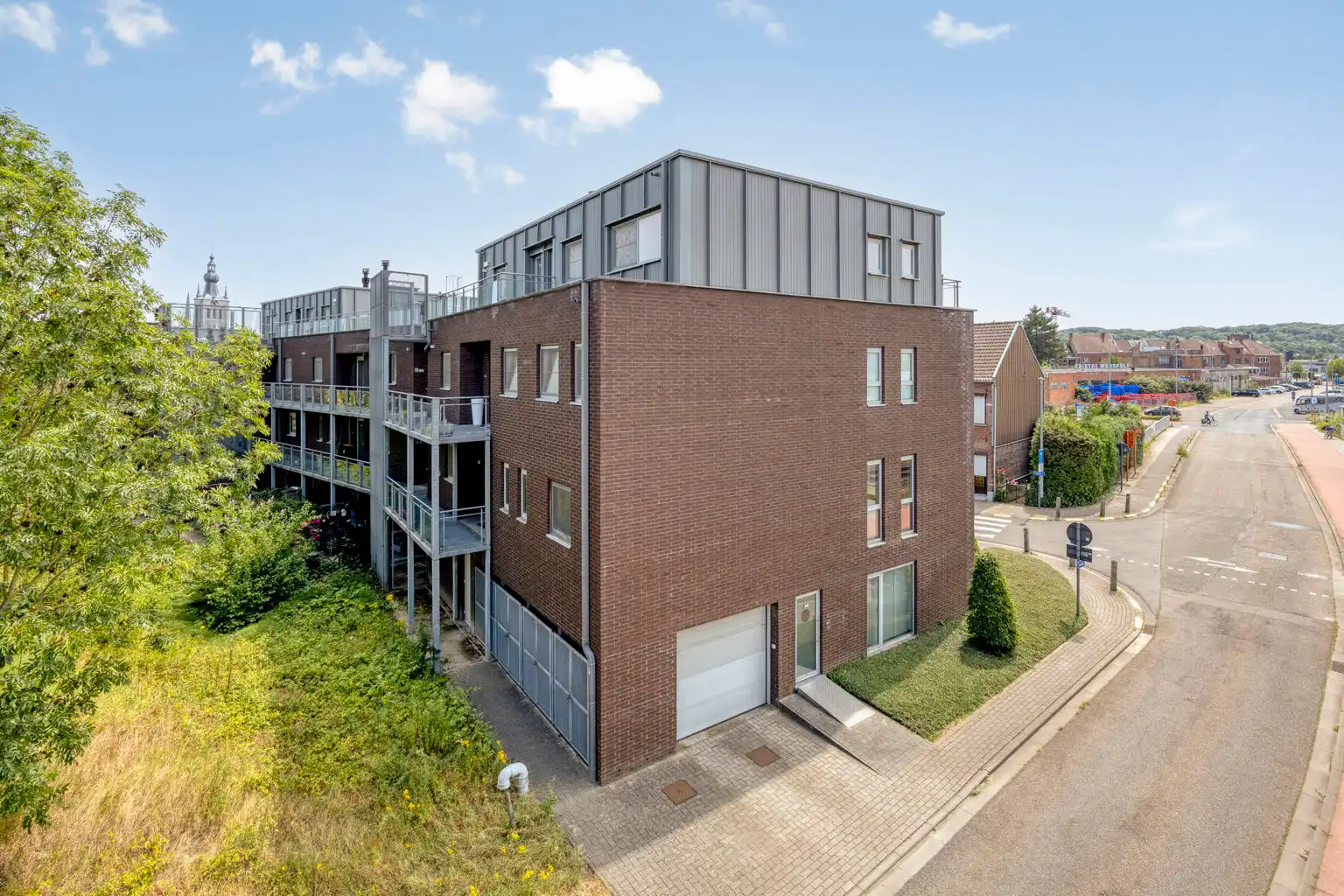 RECENT APPARTEMENT MET BERGING EN PARKEERPLAATS foto 25