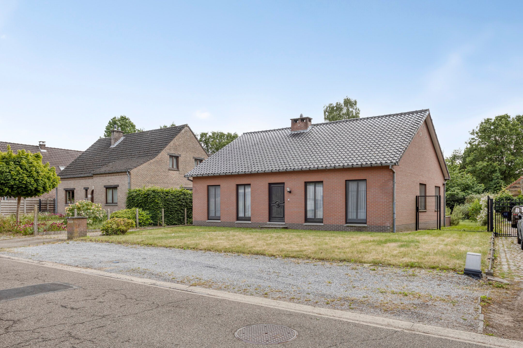 Te renoveren woning op ruim perceel foto 3
