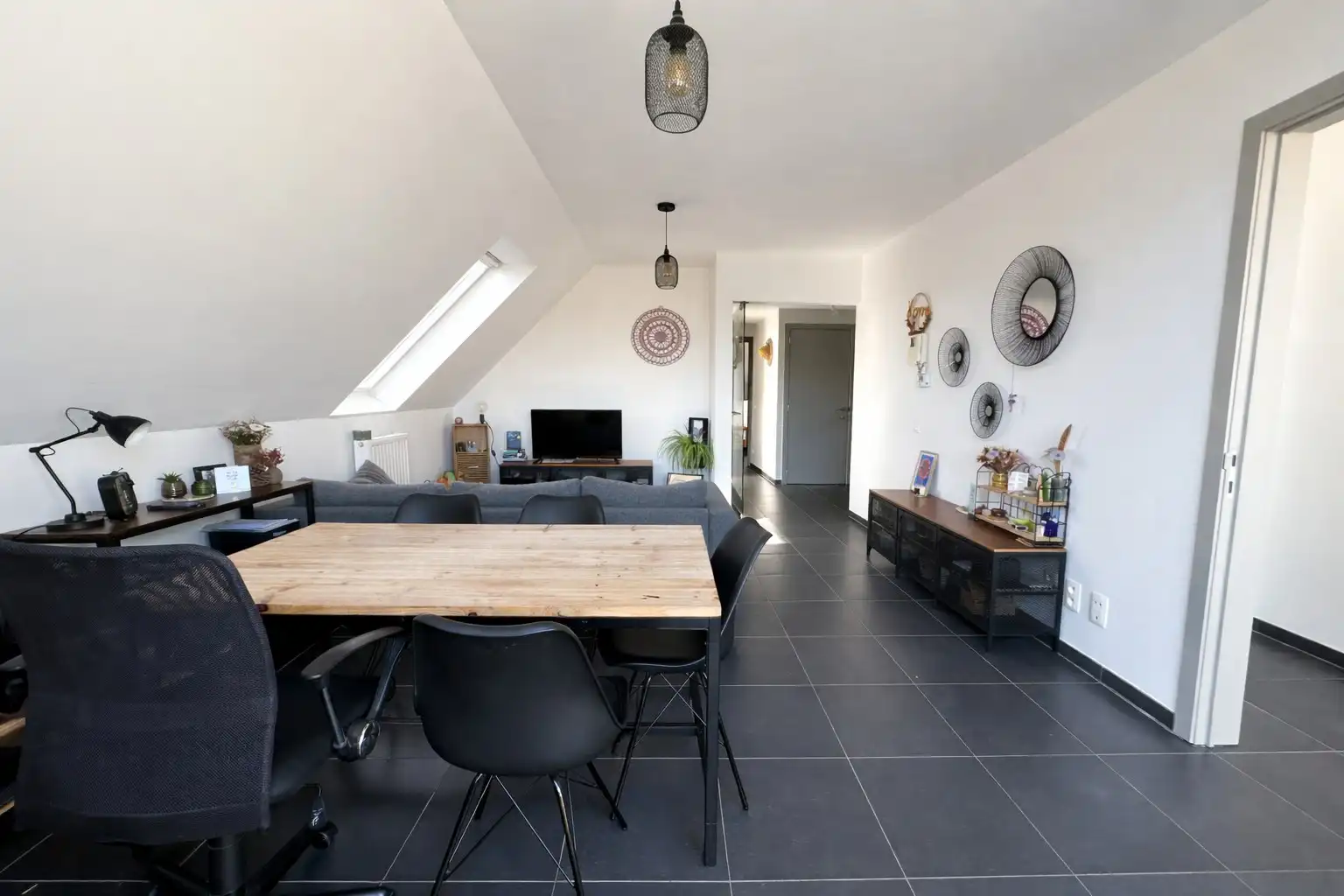 Instapklaar 2-slp appartement met terras én garage, Torhout Wijnendale foto 4