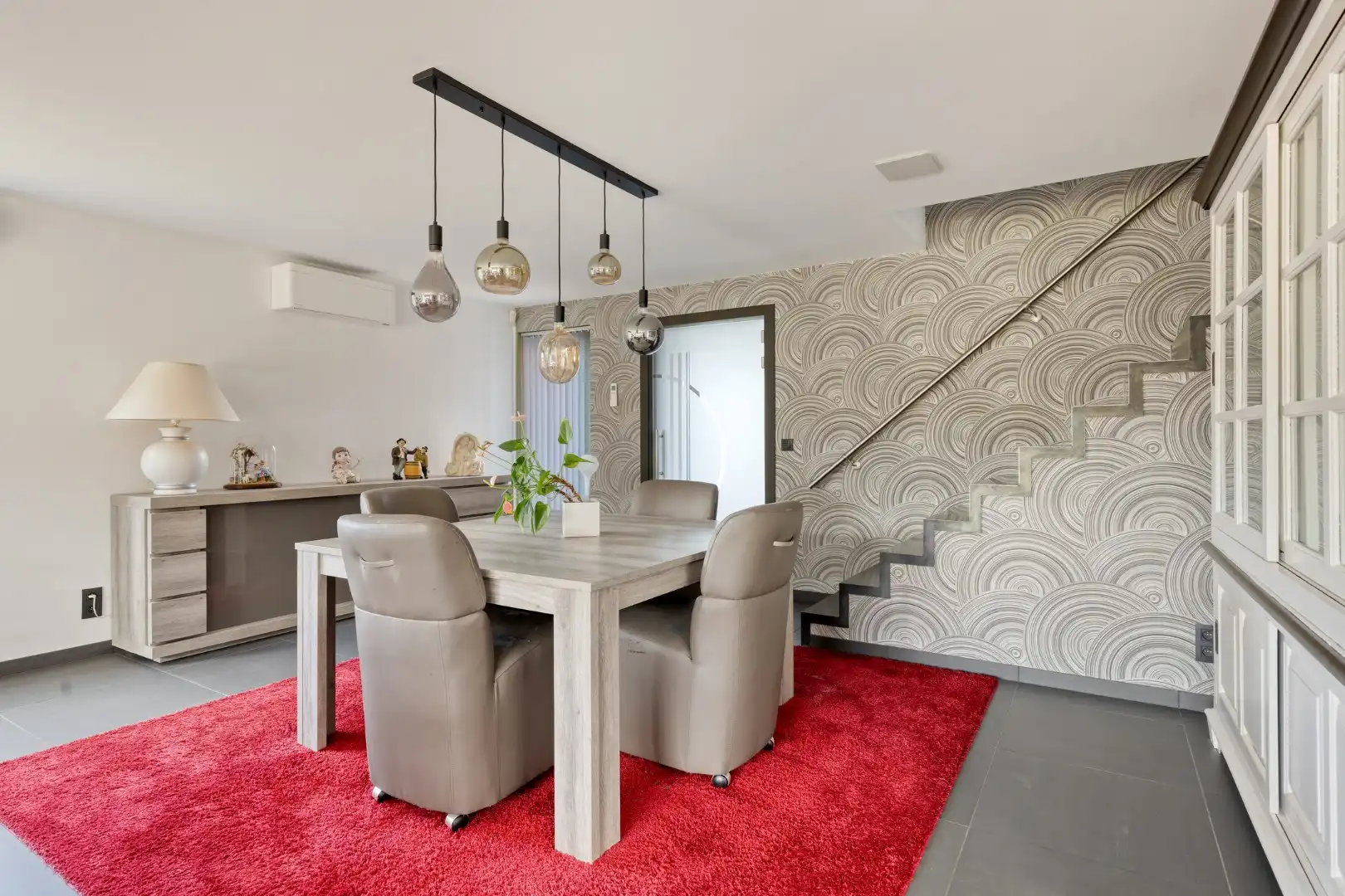 Stijlvolle villa met zonnige tuin waar comfort, kwaliteit en duurzaamheid samenkomen foto 4