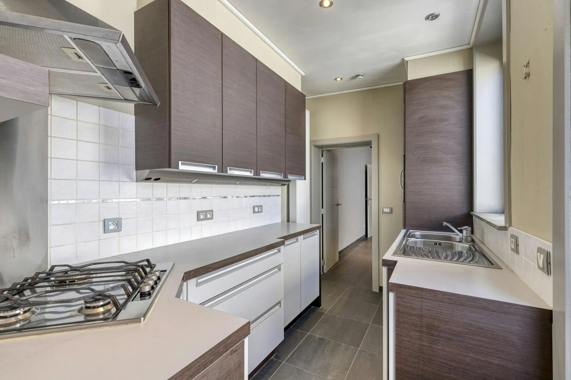 Charmante woning met 3 slaapkamers en koer in centrum Brugge foto 8