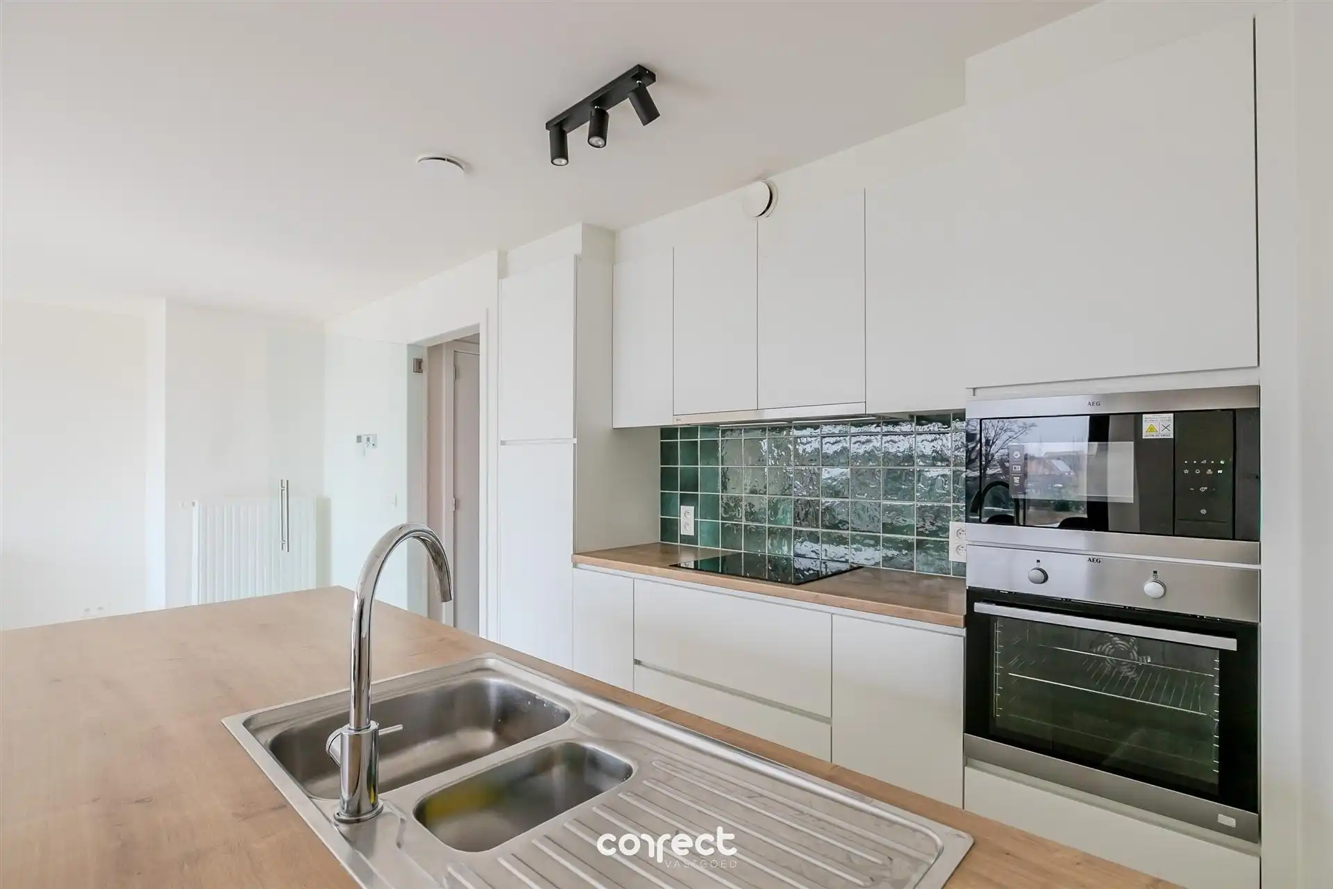 Instapklaar en verzorgd appartement met twee slaapkamers en garage. foto 3