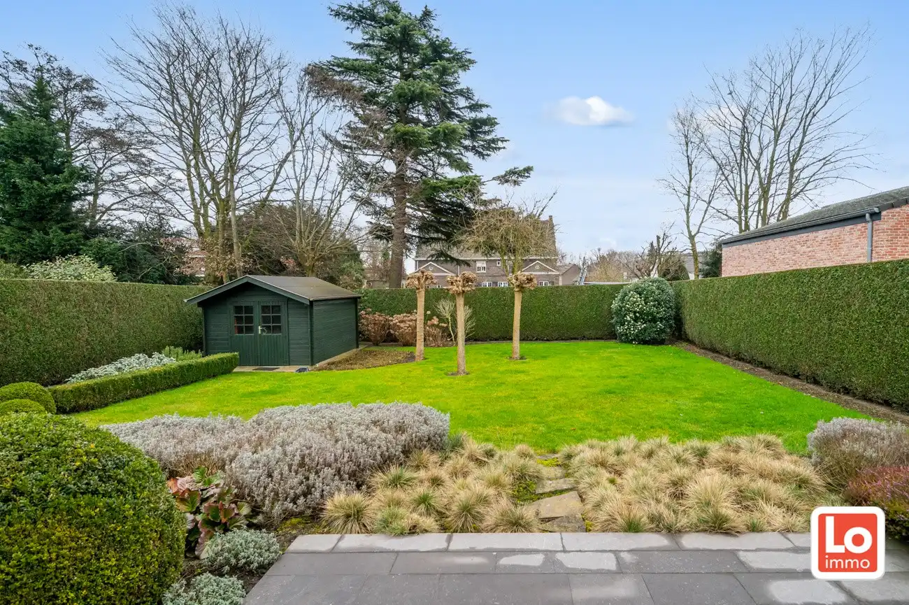 VERKOCHT! Goed onderhouden op te frissen gelijkvloerse woning met inpandige garage in een rustige straat nabij het centrum van Zelzate! foto 13
