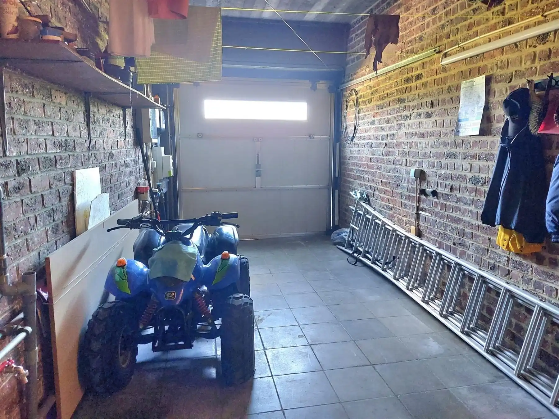 SUPER GELEGEN RIJWONING MET GARAGE  foto 15