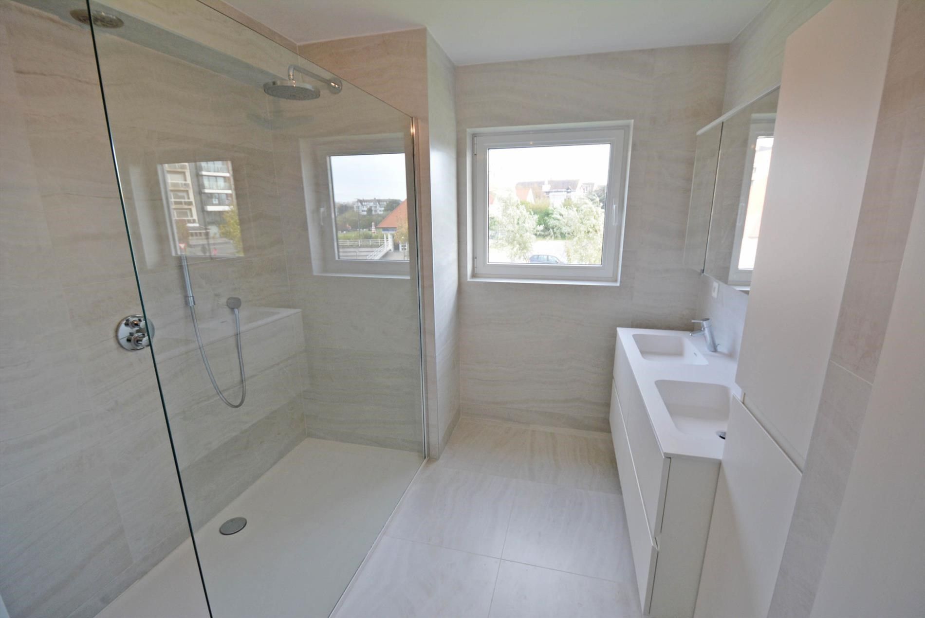 Ruim zuidgericht villa-appartement met 3 slaapkamers in hartje Zoute foto 15