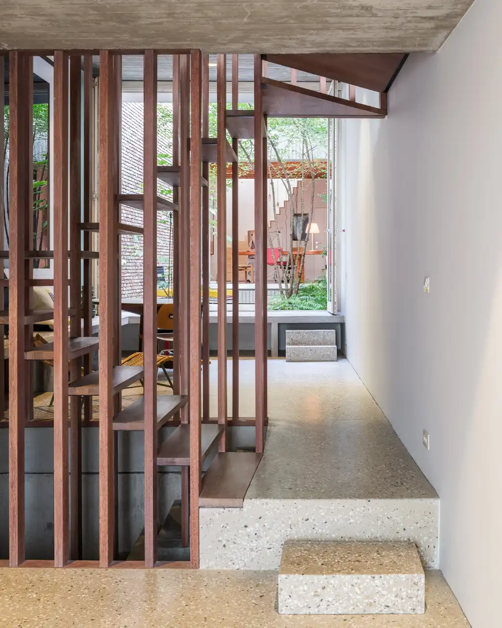 Architectuur, centrum Gent – Genereuze split-level woning met bijzondere ruimtelijkheden, dakterras, en achterliggende polyvalente praktijkruimte. foto 28