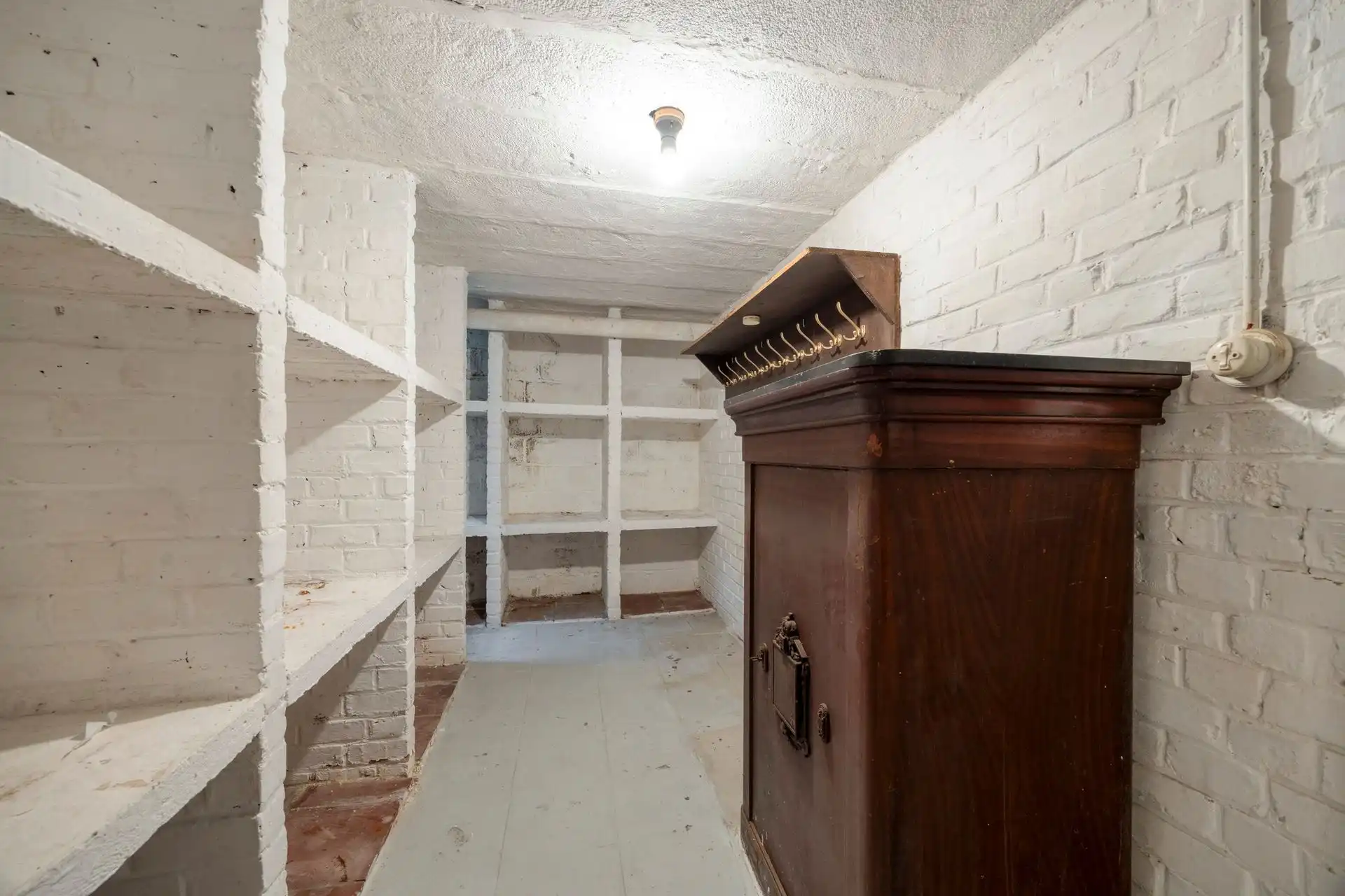 Ruime villa te moderniseren op rustige locatie foto 23