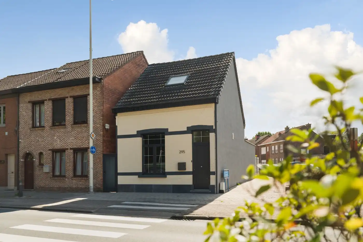 Instapklare HOB met 2 slpk. en aangelegde ruime tuin foto {{pictureIndex}}