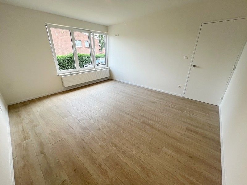 Volledig gerenoveerd appartement met 1 slaapkamer, kelderberging en garagebox foto 11