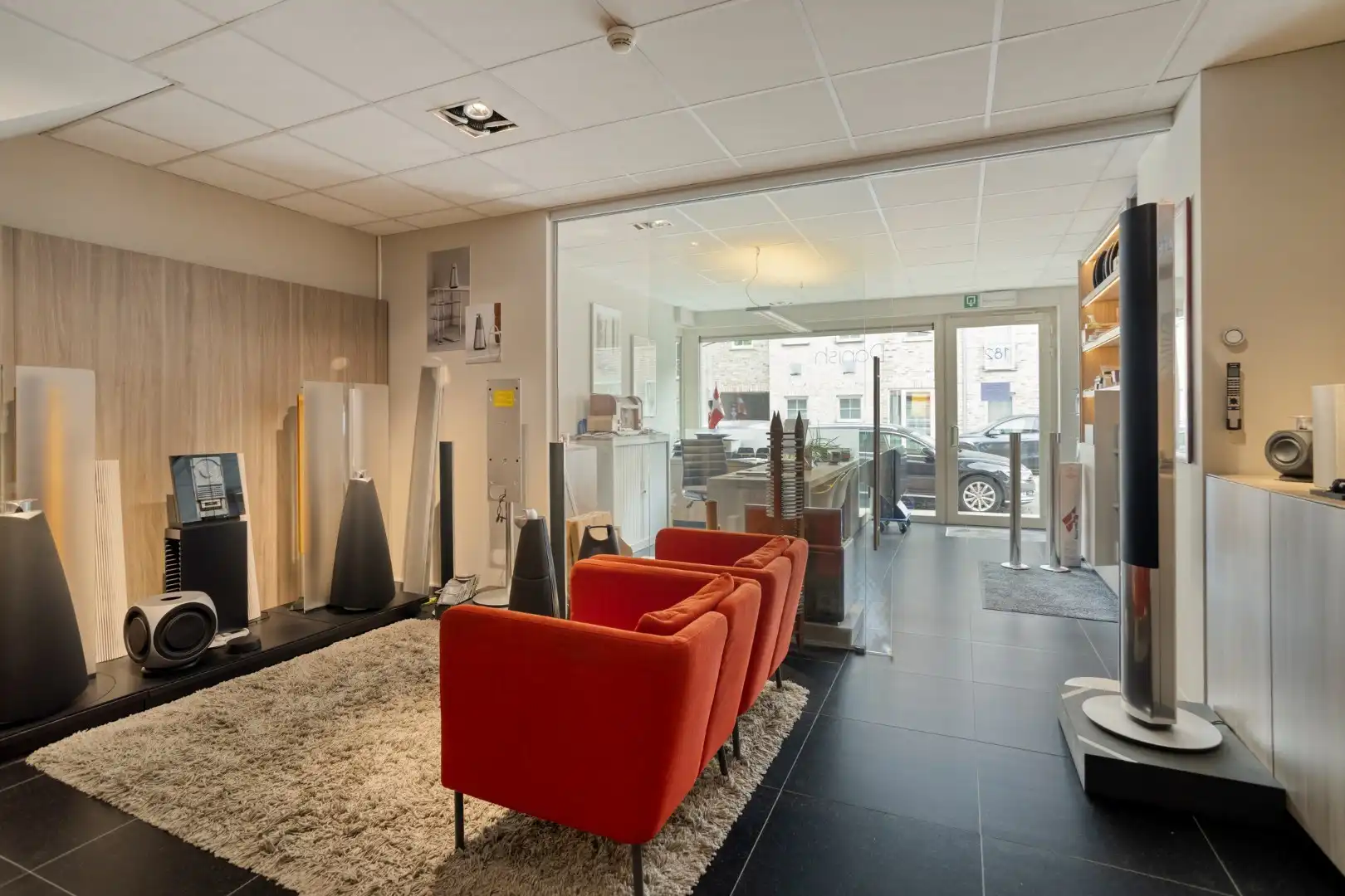 Instapklaar en goed gelegen handelsruimte van 126 m² kortbij het centrum van Geel !  foto 7