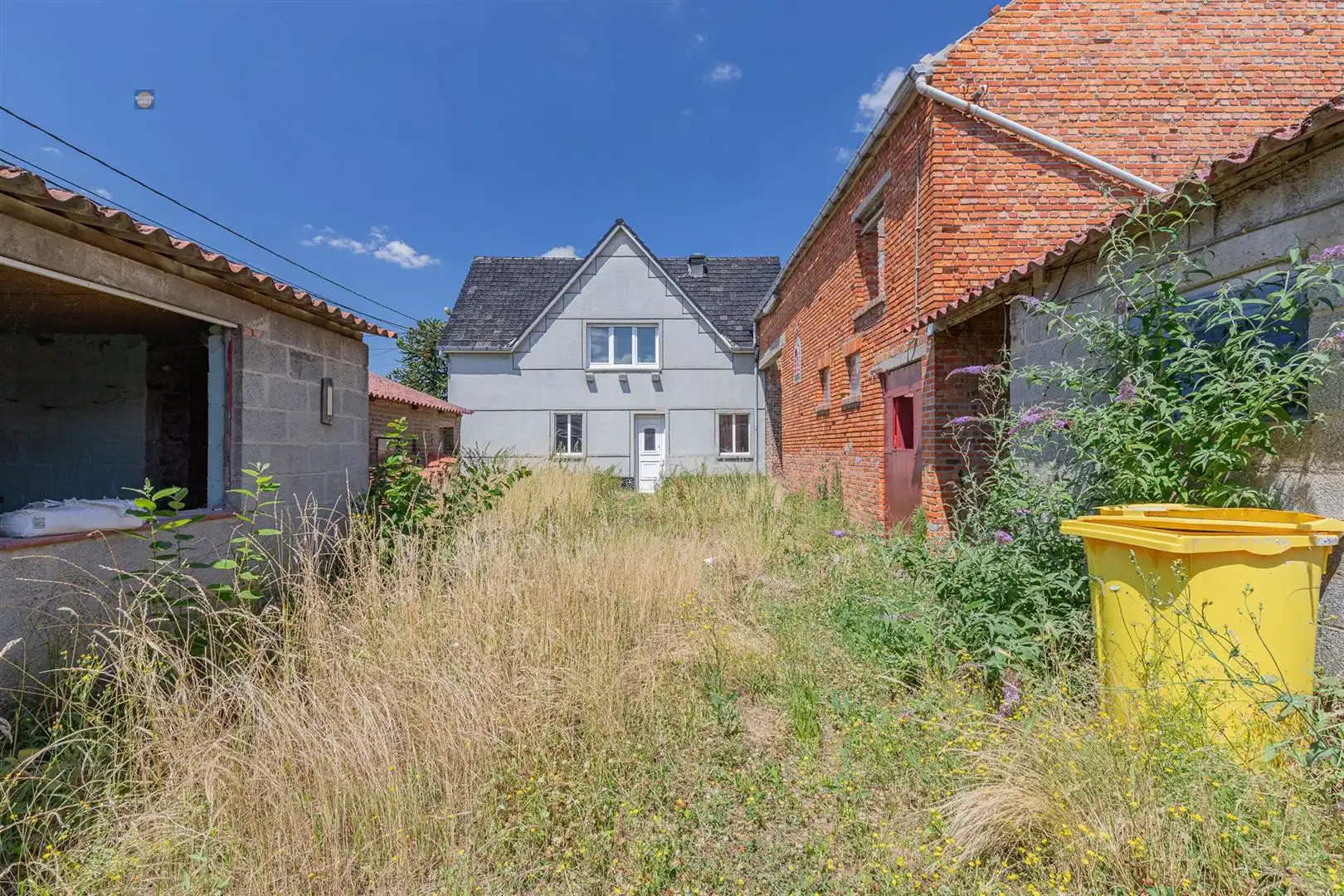 Te renoveren vierkantshoeve op toplocatie foto 12