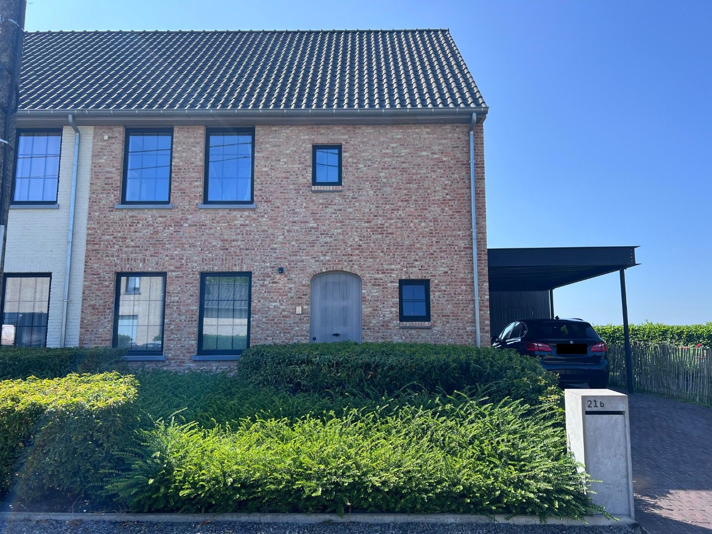 Halfopen bebouwing met drie slaapkamers te huur in Ursel foto {{pictureIndex}}