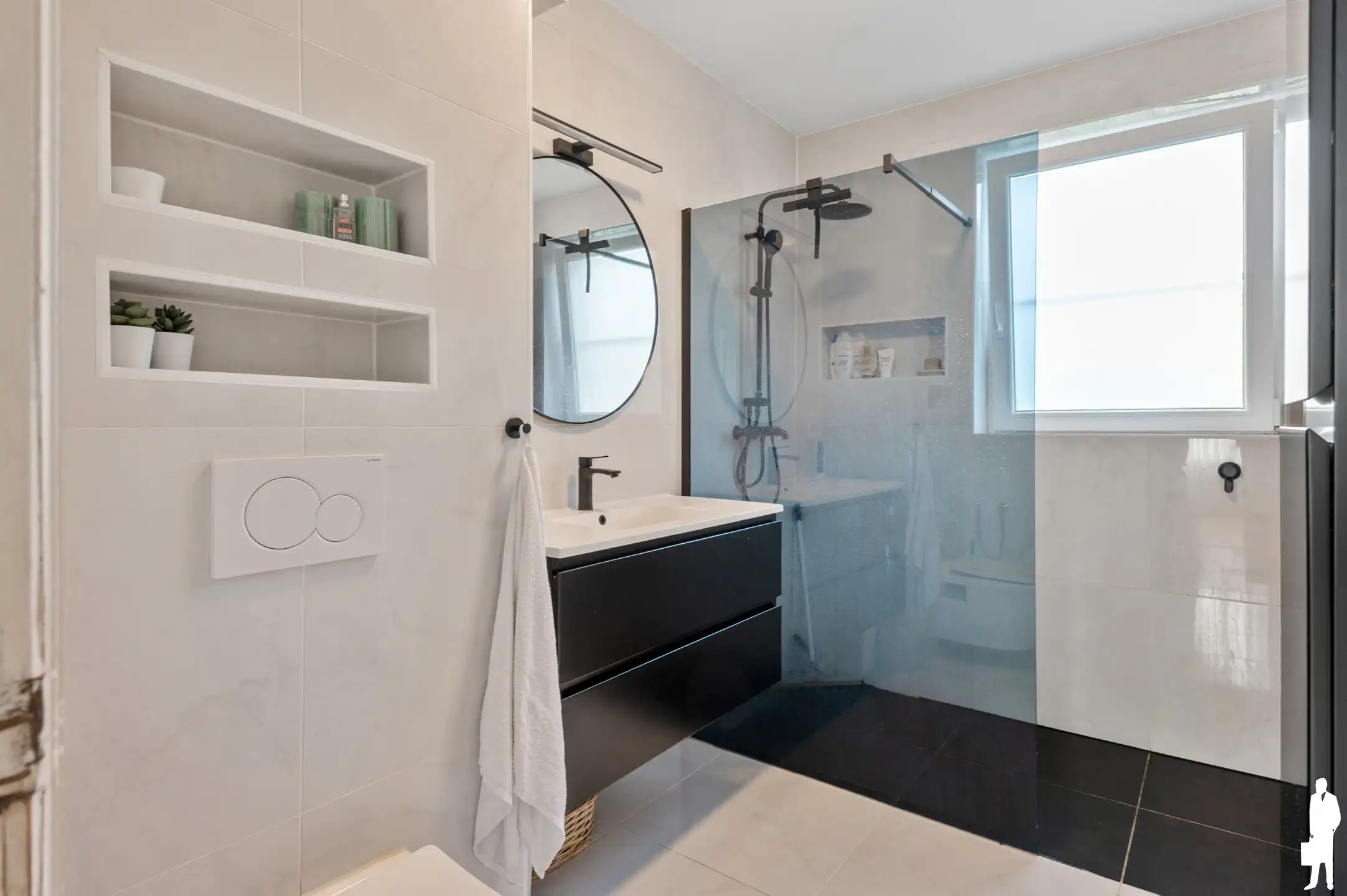 Ruime bel-etagewoning met 4 slaapkamers, garage en tuin foto 11