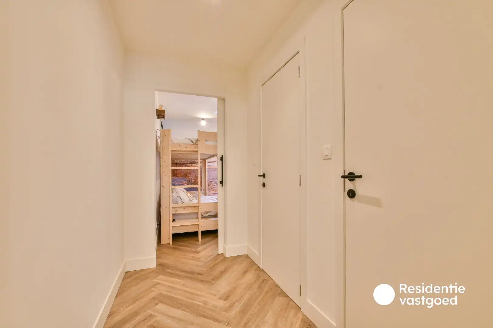 Volledig vernieuwd appartement te koop - achterkant zeedijk Wenduine! foto 8