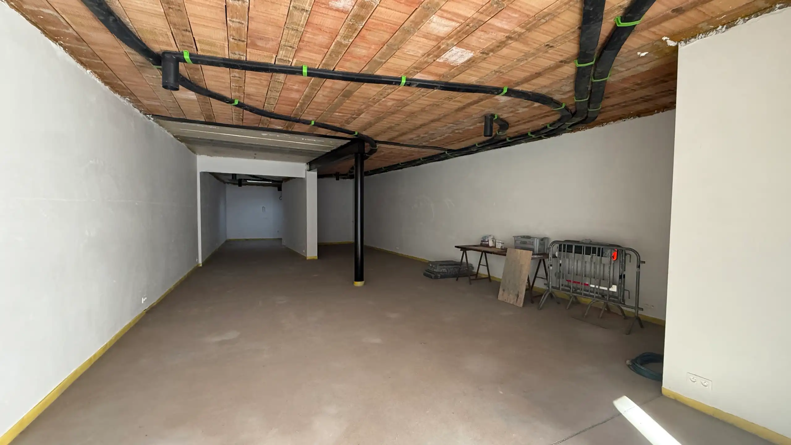 Handelspand met twee appartementen foto 4