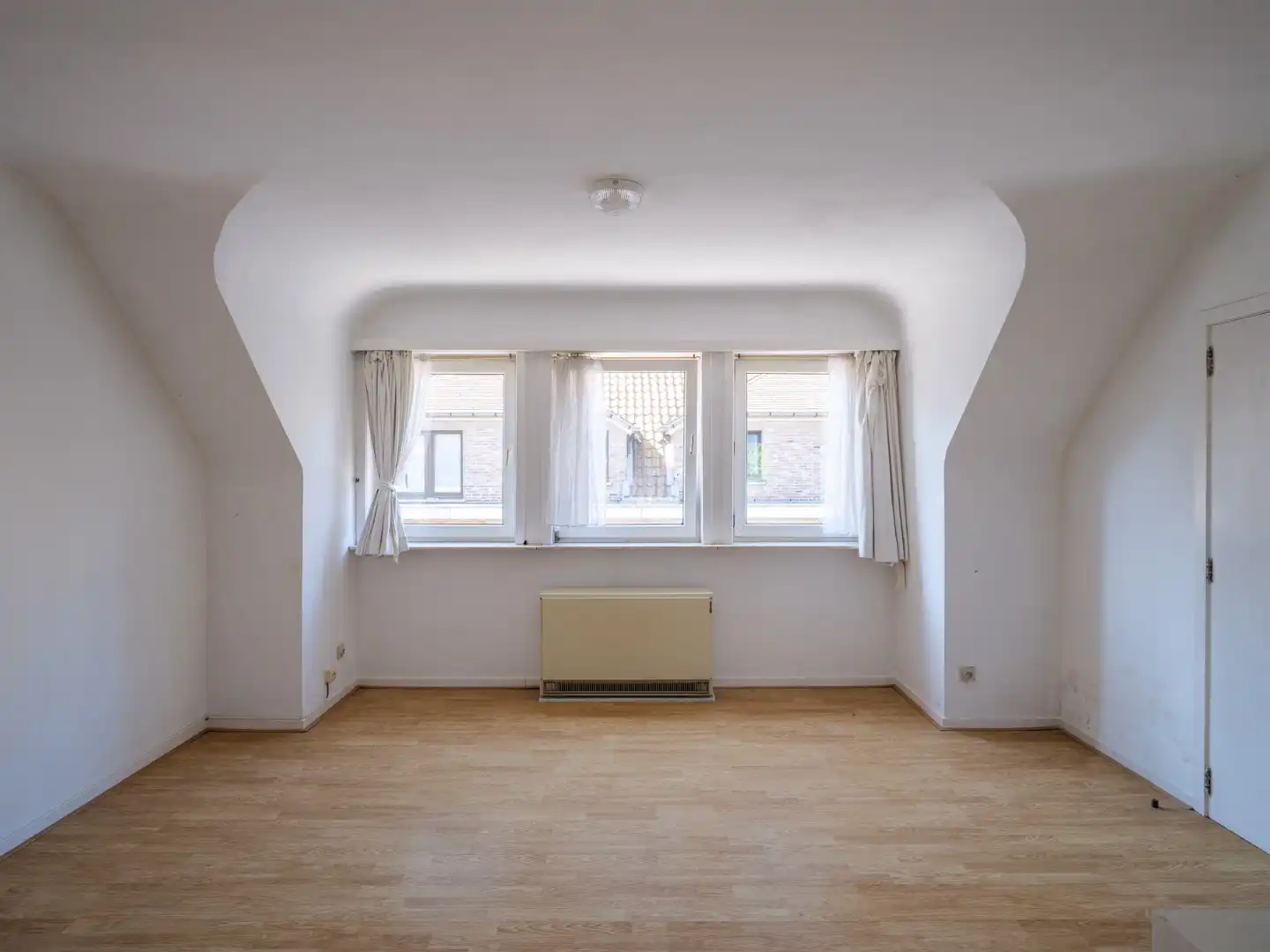 Ruim appartement met terras, garage en 2 slaapkamers in Drongen foto 3