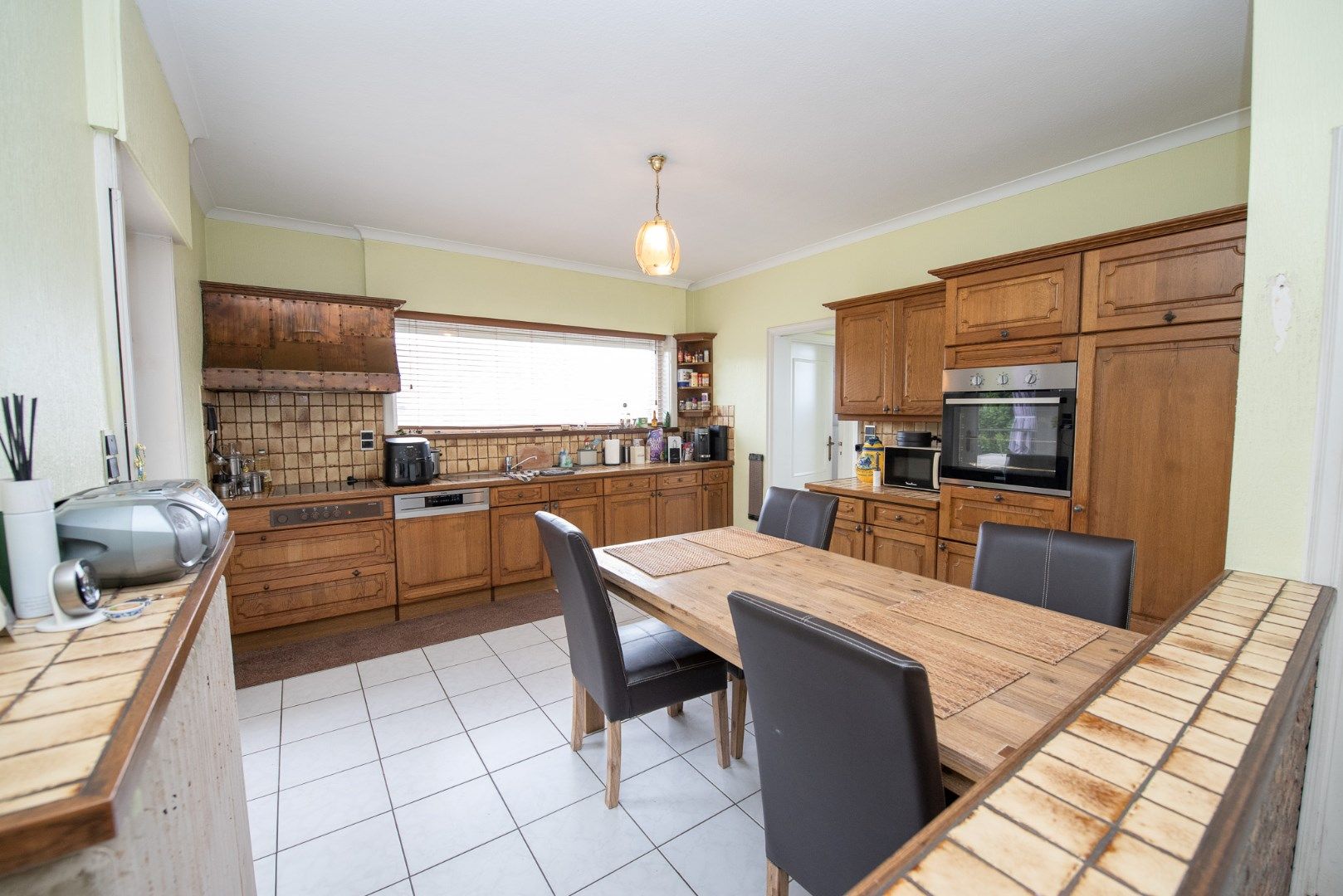 Ruime gezinswoning TE KOOP  op 1307 m² met uitstekende ligging en groot potentieel. foto 4