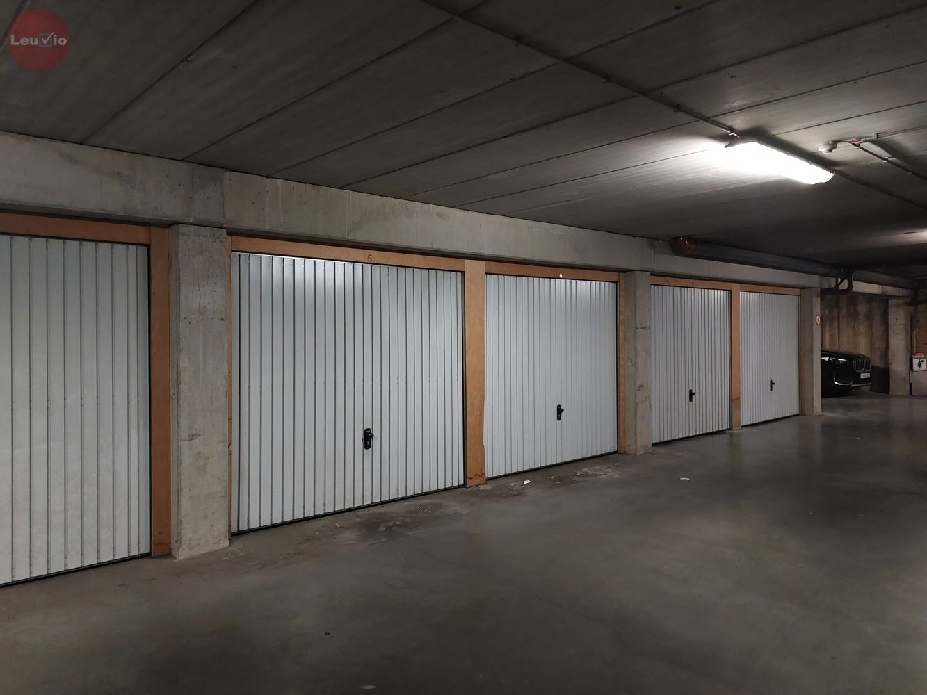 Afgesloten garagebox in ondergrondse parking foto 2