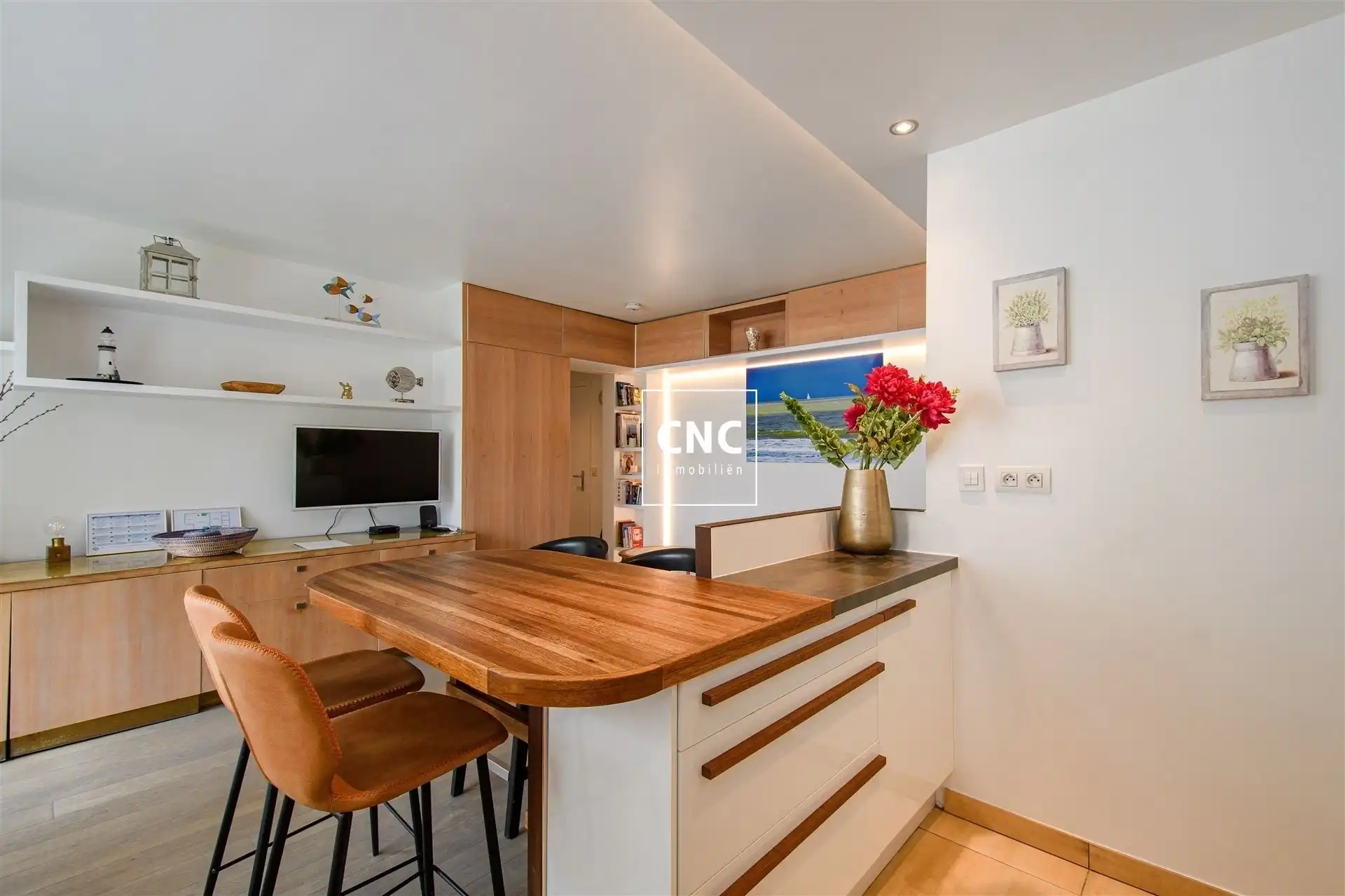 Smaakvol gemeubeld 1-slaapkamerappartement nabij de Zeedijk foto 6