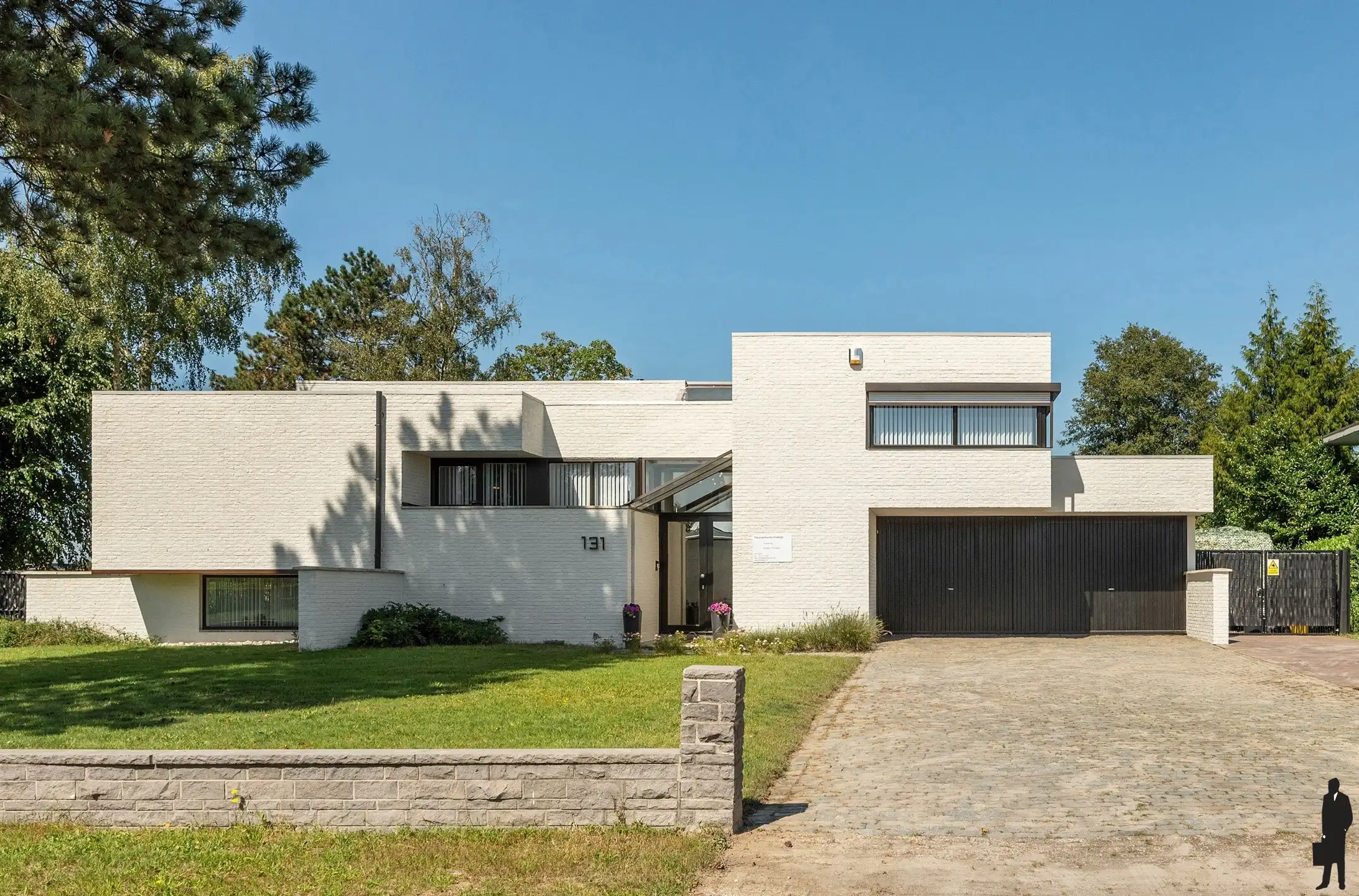 Architectenwoning met zwembad en praktijk/kantoor aan huis foto 2