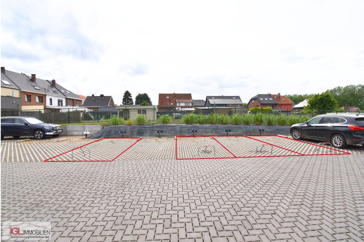 Staplaatsen te koop gelegen op de Topstraat foto {{pictureIndex}}