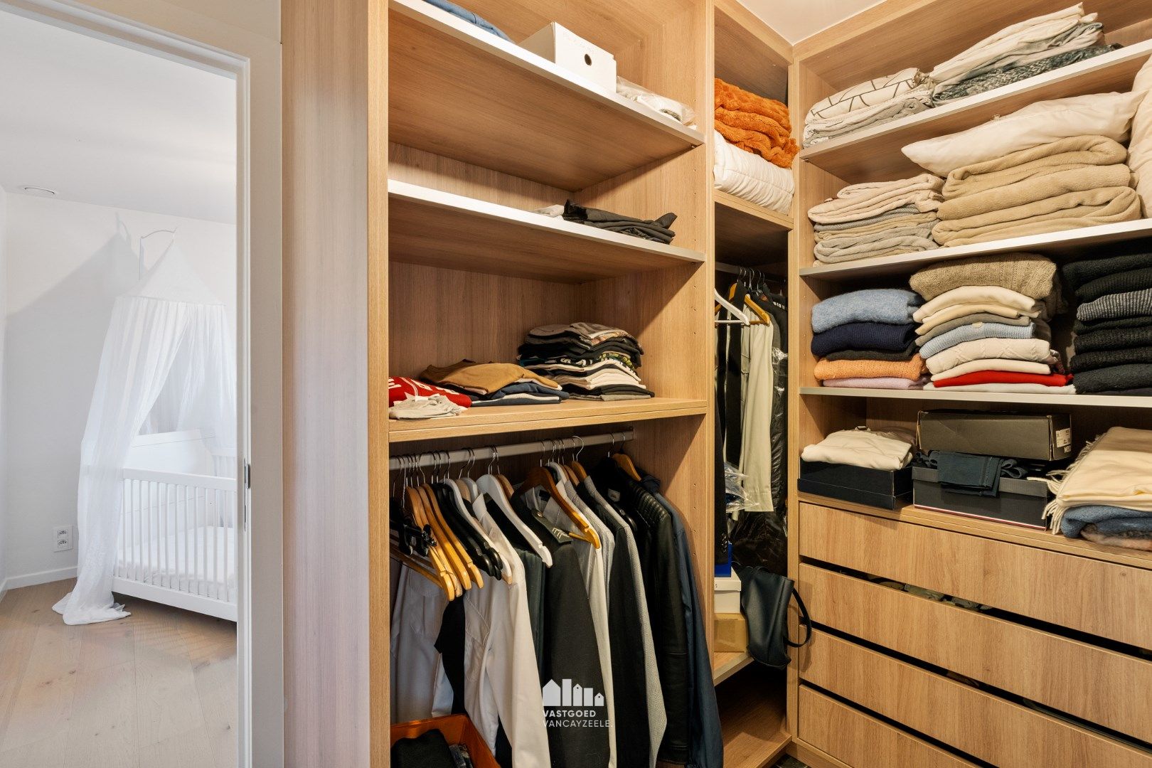 Recente kwalitatief afgewerkte woning met zonnige tuin en garage. foto 14
