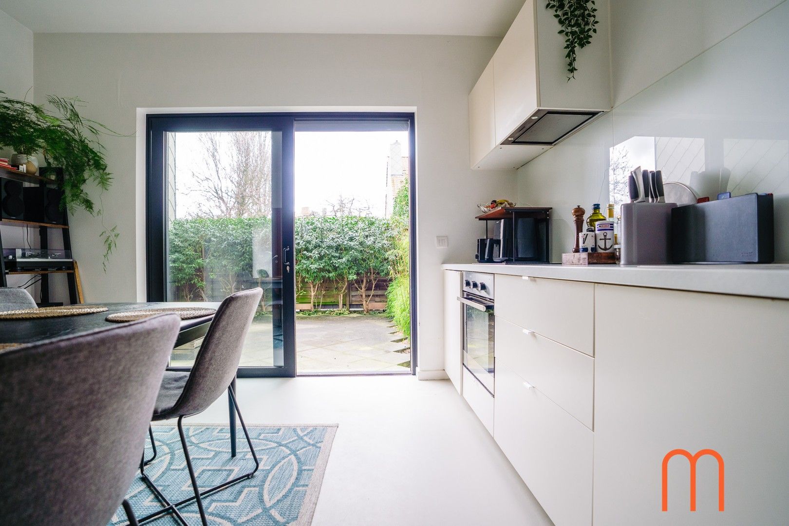 Mooie, gerenoveerde woning met 3 slaapkamers in de rustige wijk Mariakerke. foto 6