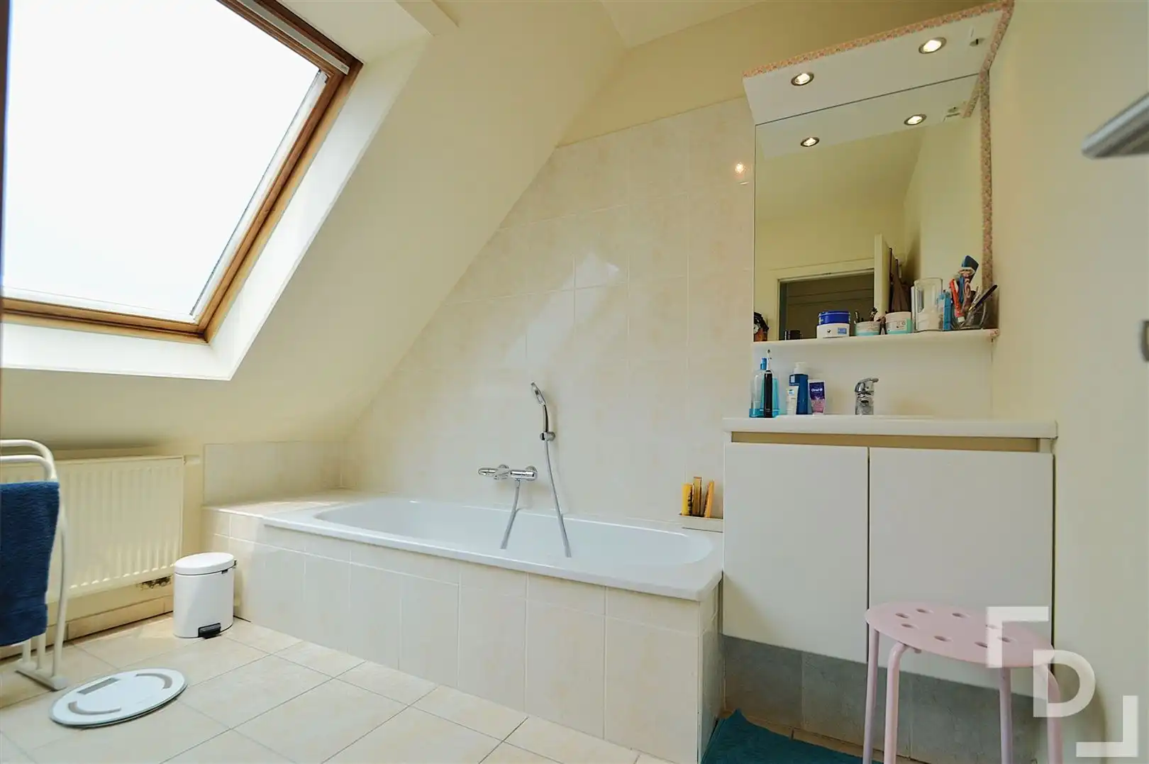 Dakappartement met terras te huur op centrale locatie in Ieper foto 8