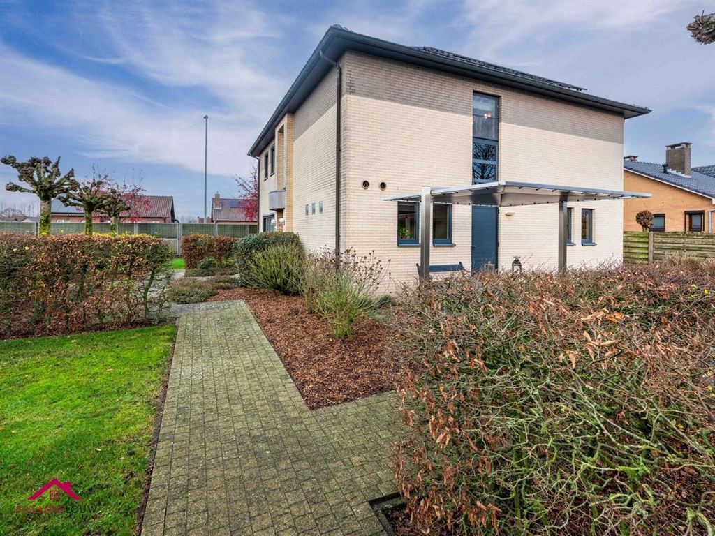 Ruime vrijstaande en instapklare woning in hedendaagse stijl foto 6