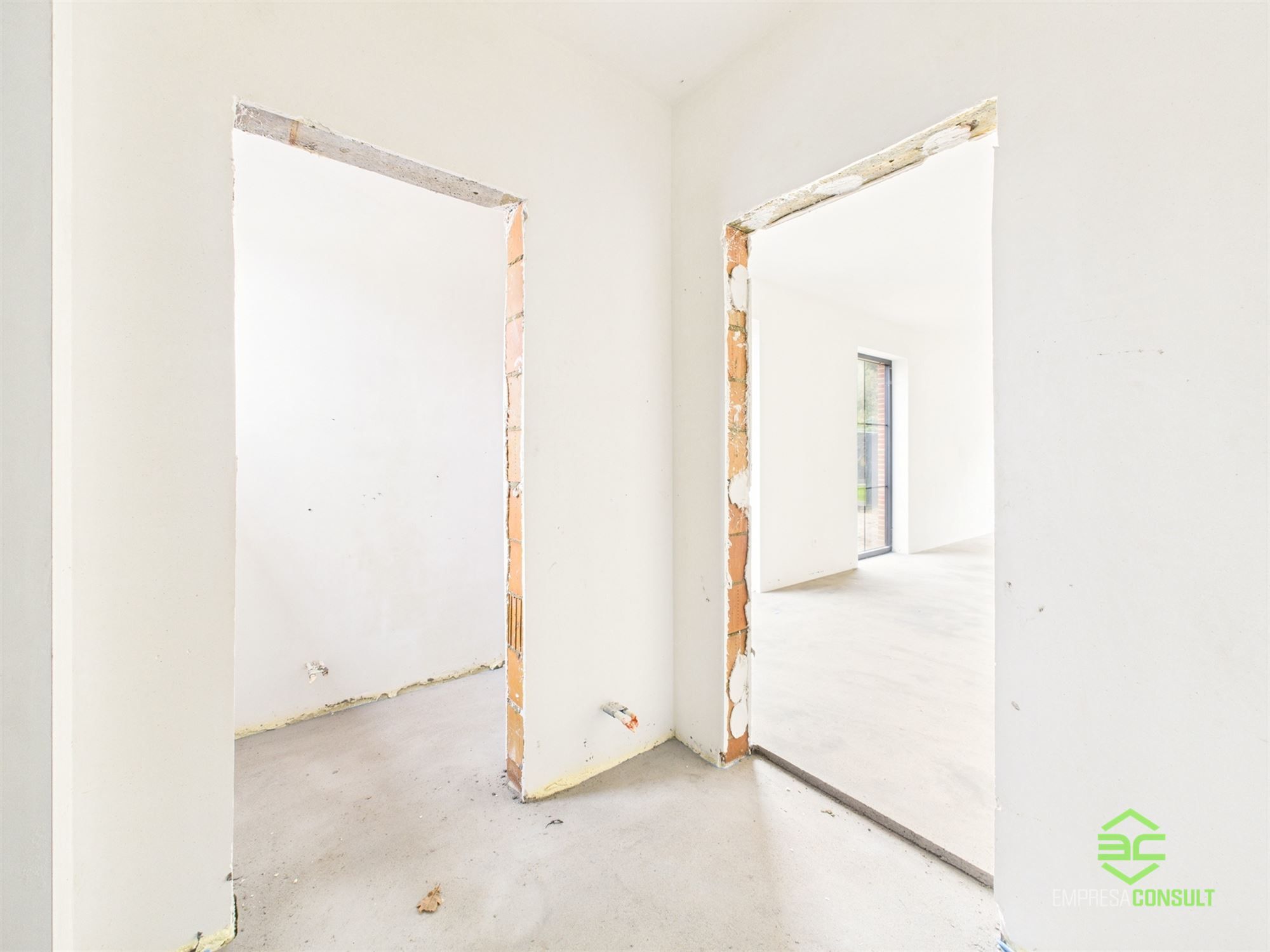 Afgewerkte nieuwbouw met 5 slpk en 2 badk onder registratie! foto 3