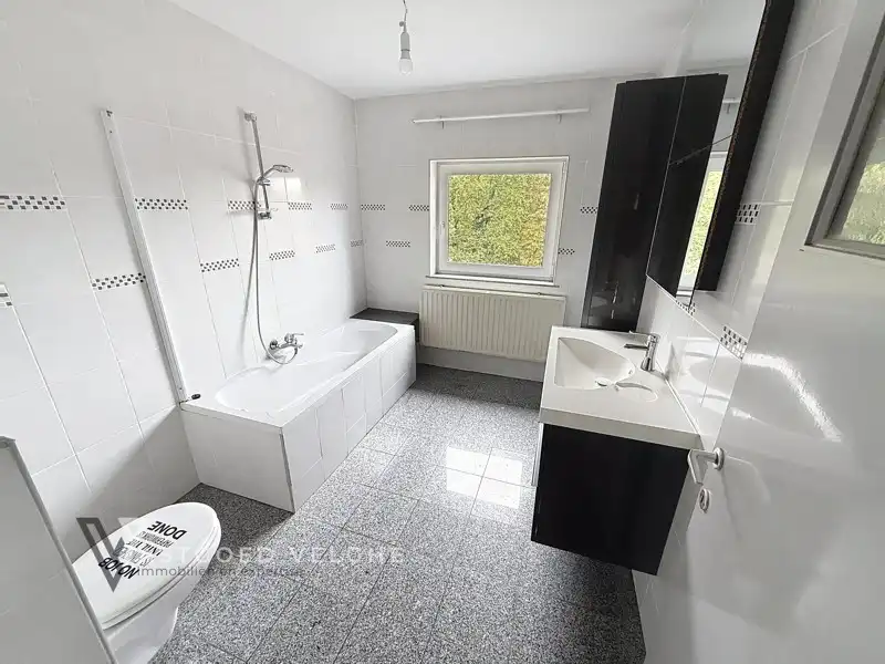 Centraal gelegen duplex appartement met 3 slaapkamers, 2 terrassen en private tuin ! foto 29