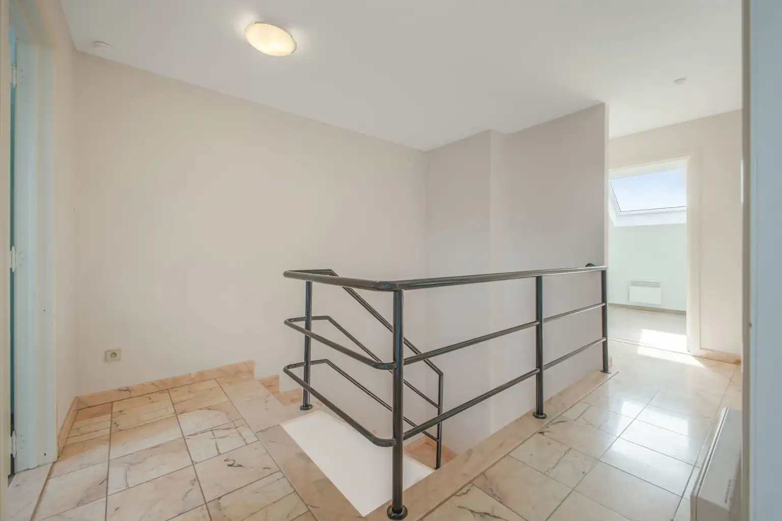 Appartement met 3 slpks, bureel, terras, kelder en garage foto 7