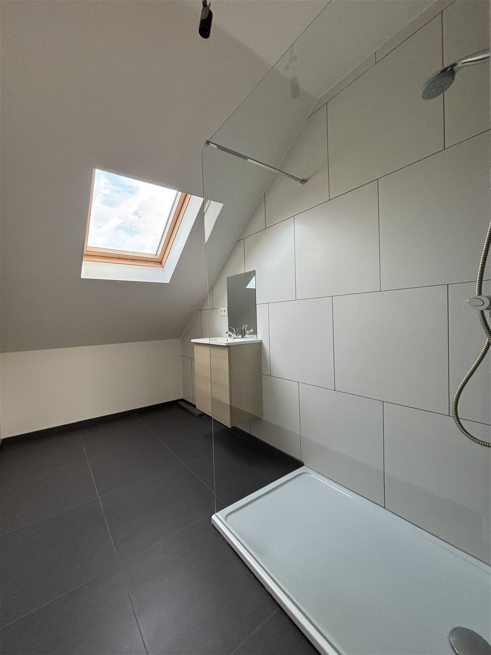 BEZOEKEN VOLZET: Moderne woning met 4 slaapkamers en tuin  foto 20