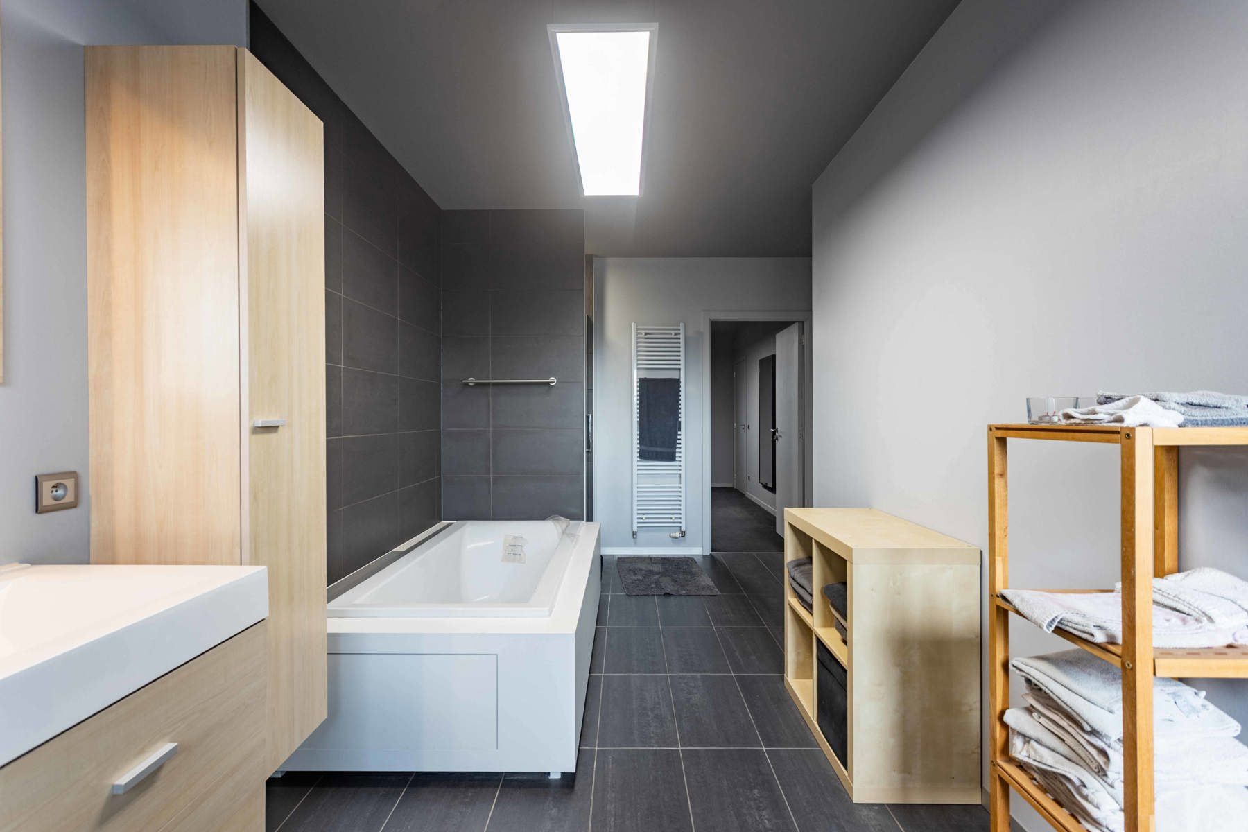 Gebouw met kantoren + woonst + loods op 3670 m2 foto 16