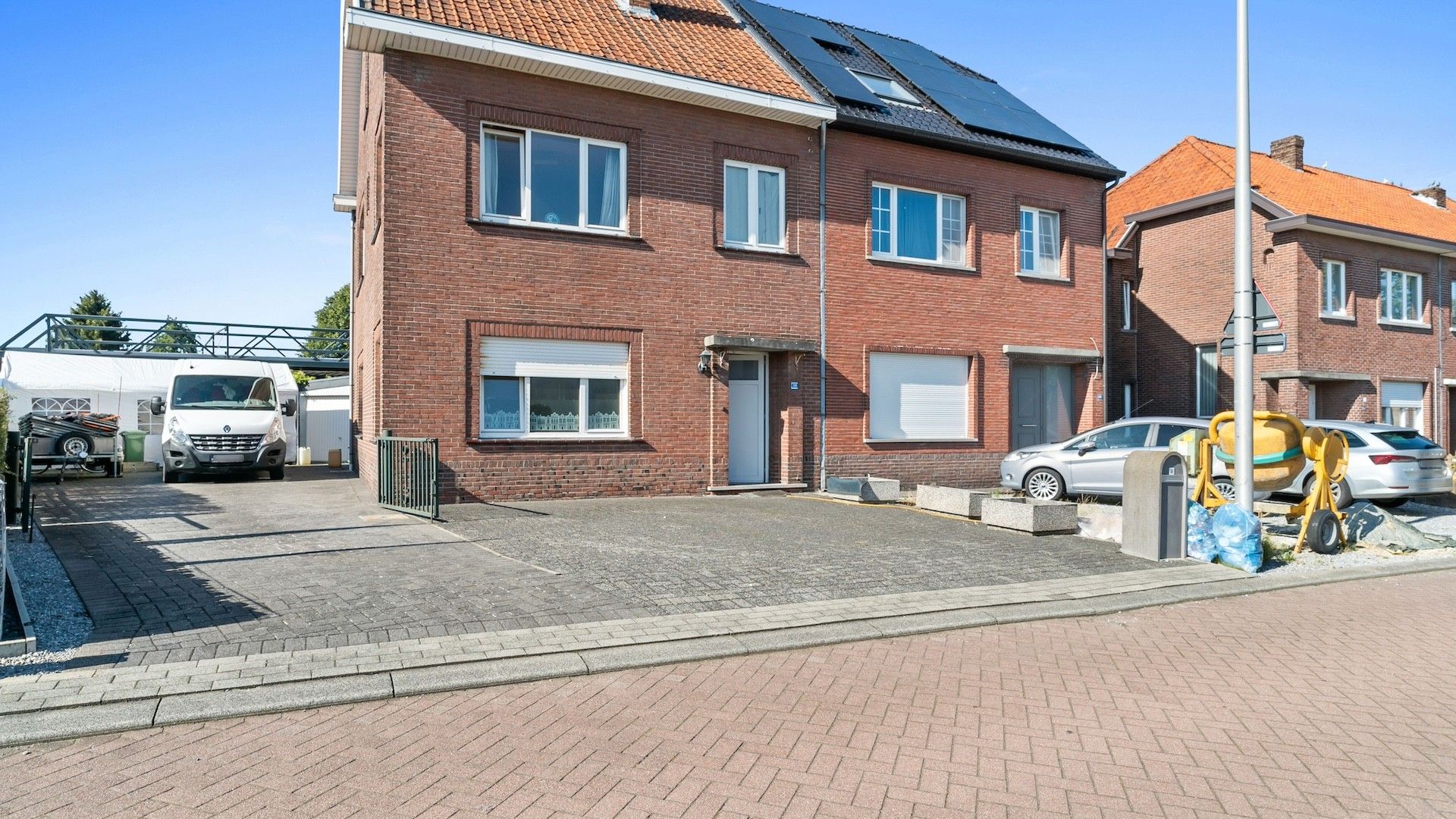 Gunstig gelegen te renoveren woning met 3 slaapkamers vlakbij het centrum van Bilzen foto 2