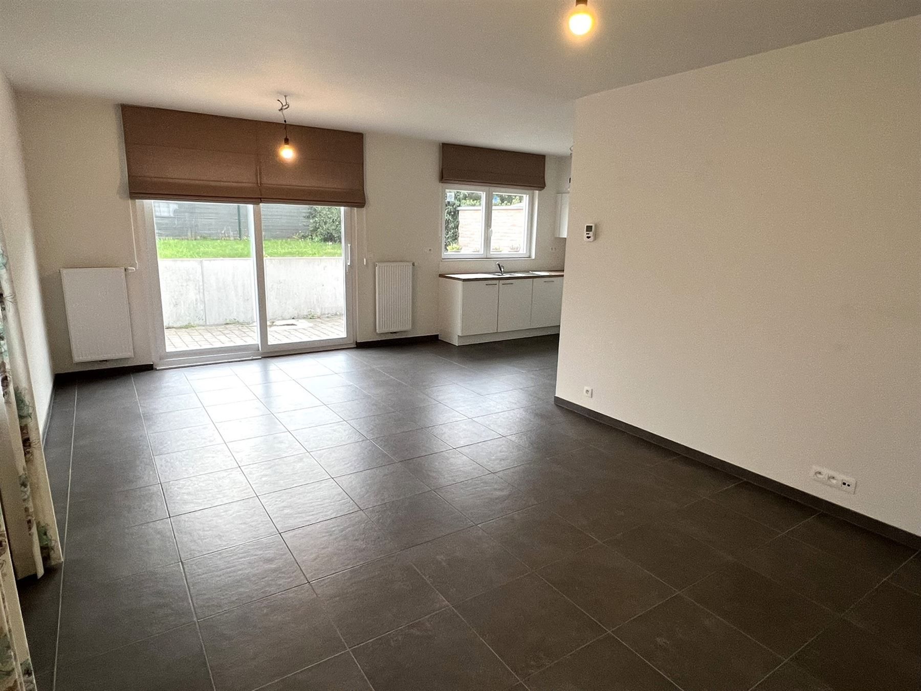Aangename nieuwbouw woning met garage en tuin foto 2