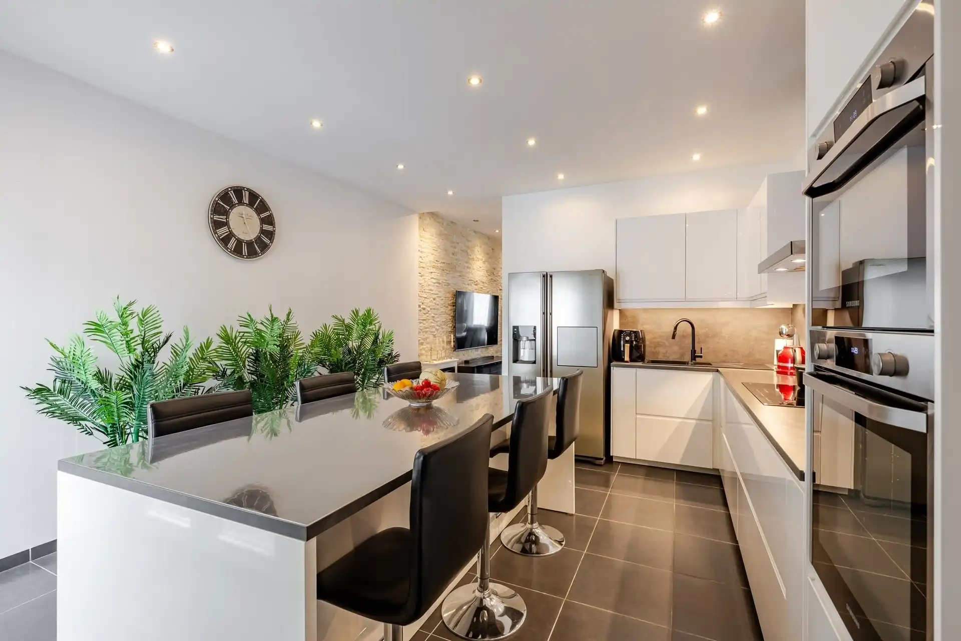 Prachtig gerenoveerde woning met 3 slks en tuin  foto 9