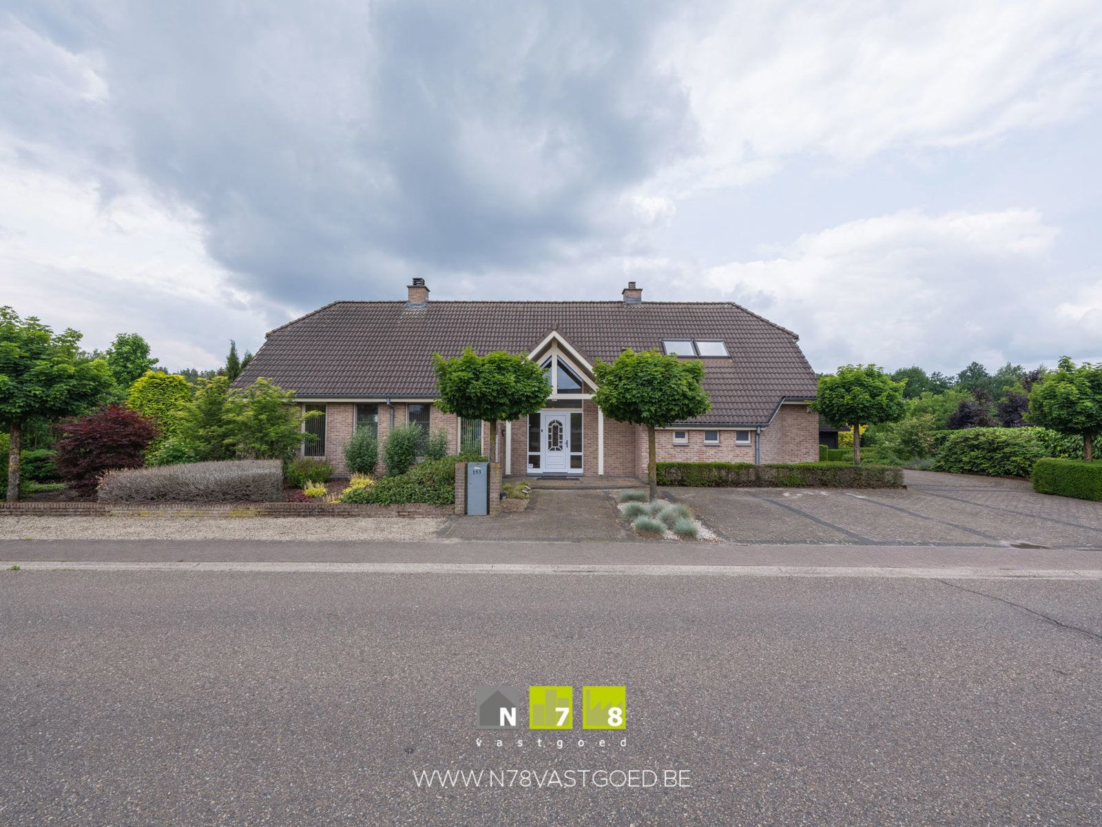 Villa te koop foto {{pictureIndex}}