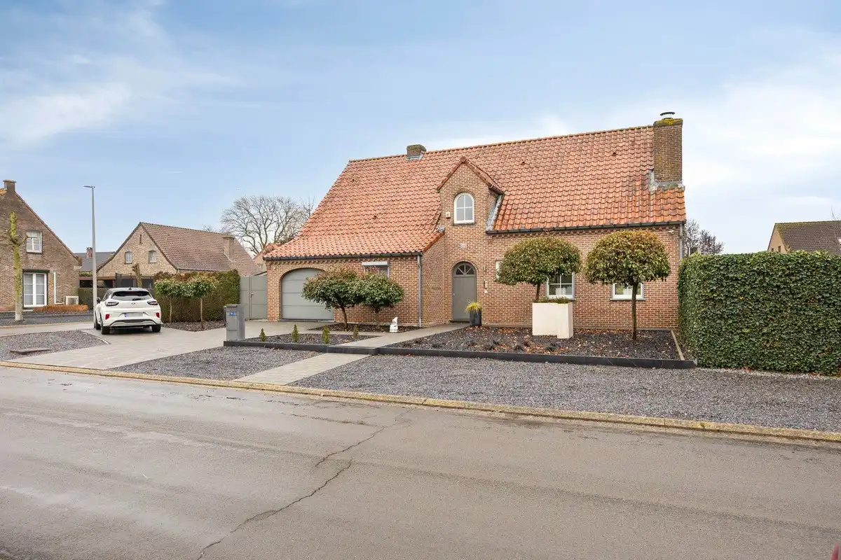 Gezellige, instapklare woning met 4 slaapkamers en prachtige tuin te koop in Mopertingen, Bilzen-Hoeselt foto {{pictureIndex}}