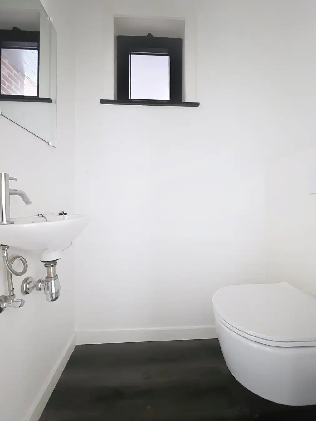 Instapklaar lichtrijk GERENOVEERD pand met mooie open kantoor/praktijkruimte en 4 aparte burelen/consultatieruimtes. foto 24