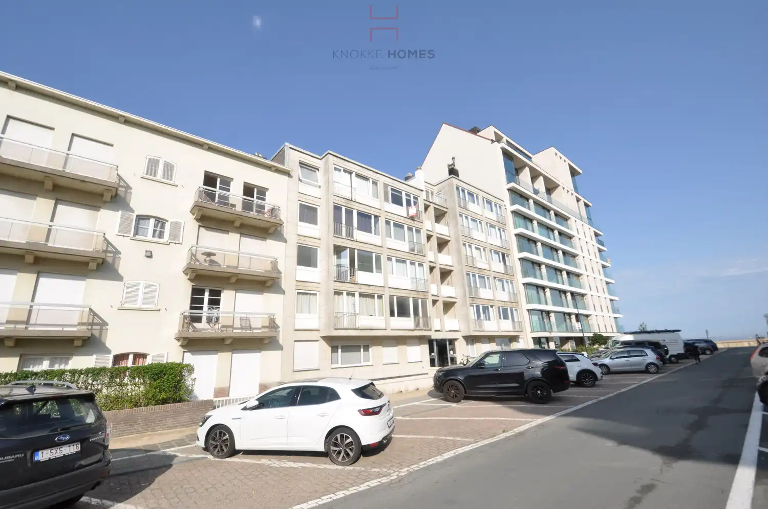 Te renoveren appartement met zijdelings zicht op zee aan het Albertstrand foto {{pictureIndex}}