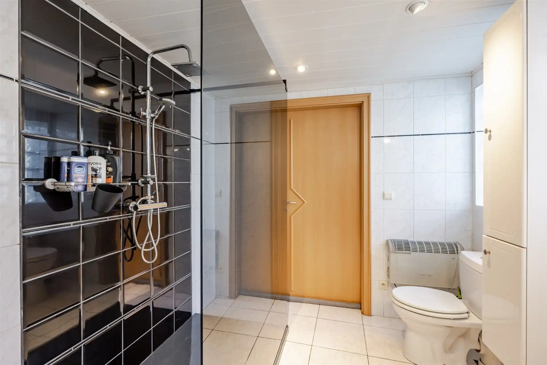 Gezellige rijwoning met uitzonderlijke grote tuin in hartje Schellebelle foto 12