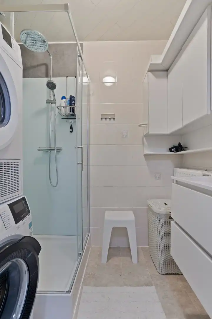 Zeer mooi gerenoveerd appartement met 2 slaapkamers en garage! foto 11