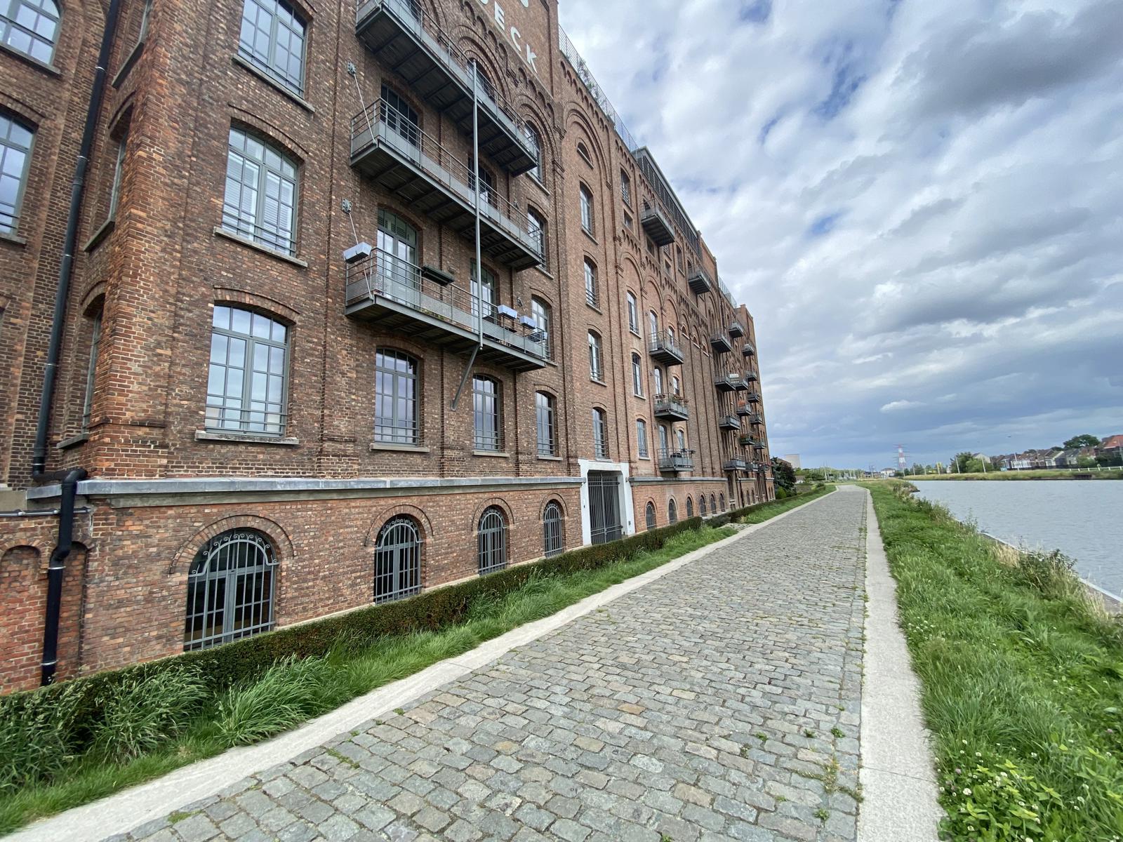 Authentieke en karaktervolle loft foto {{pictureIndex}}