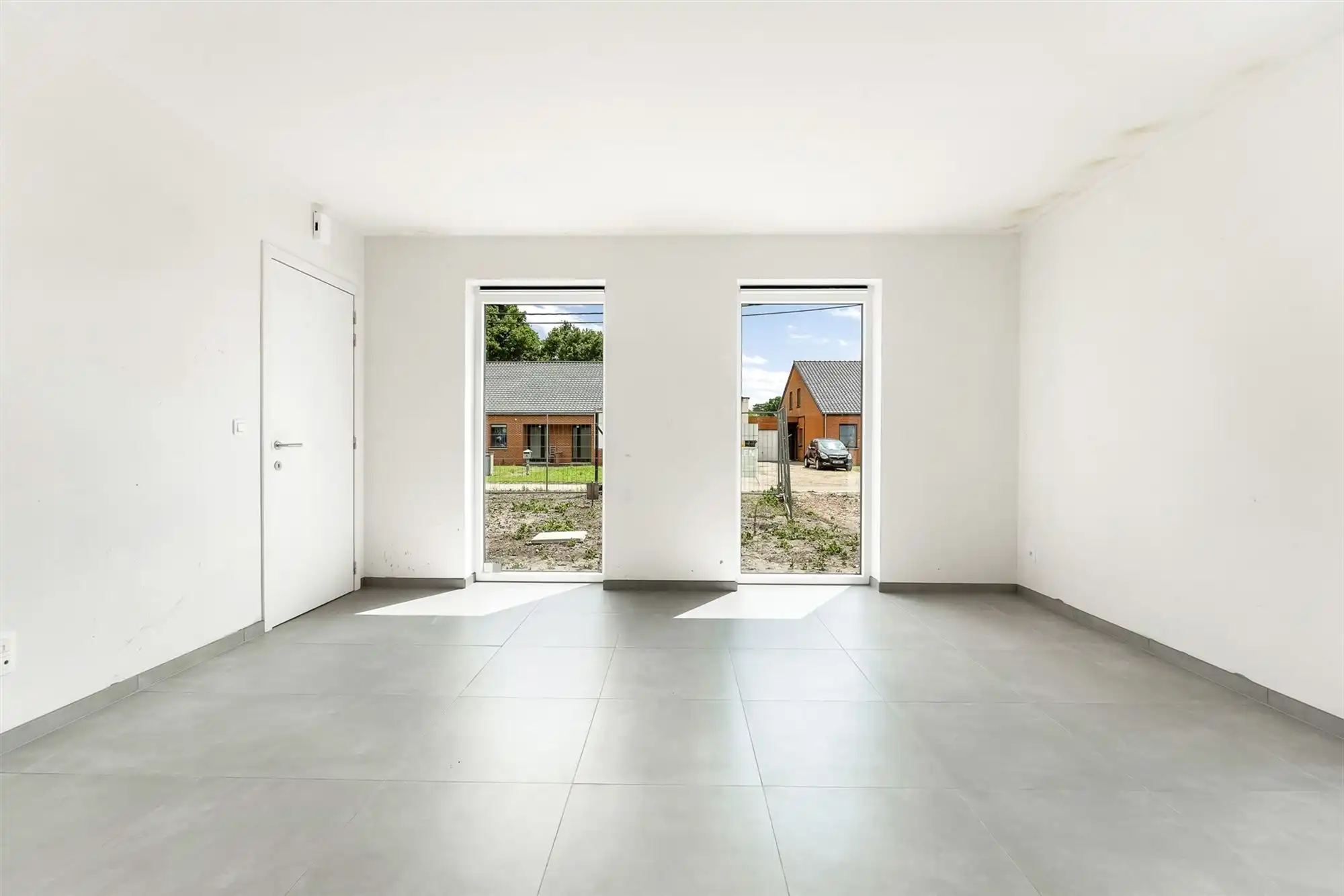 VOLLEDIG AFGEWERKTE NIEUWBOUWWONING IN DOODLOPENDE STRAAT foto 9