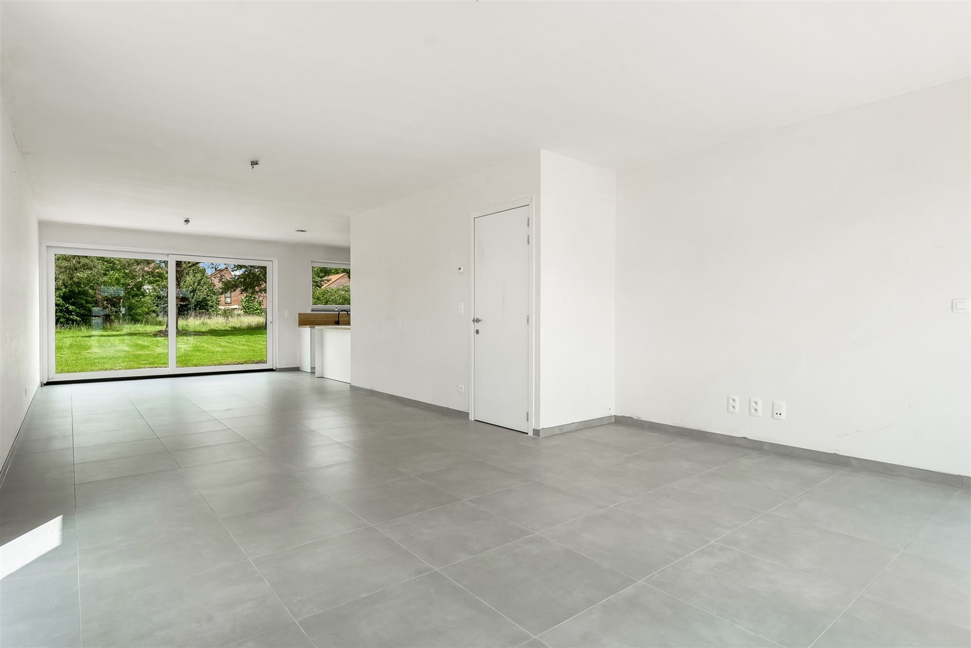 VOLLEDIG AFGEWERKTE NIEUWBOUWWONING IN DOODLOPENDE STRAAT foto 9