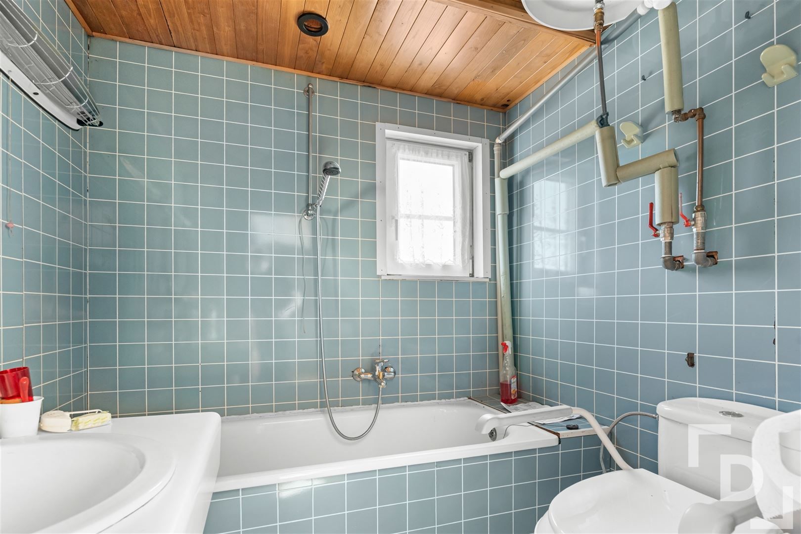 Te renoveren woning met uitweg te koop op centrale locatie in Ieper. foto 7
