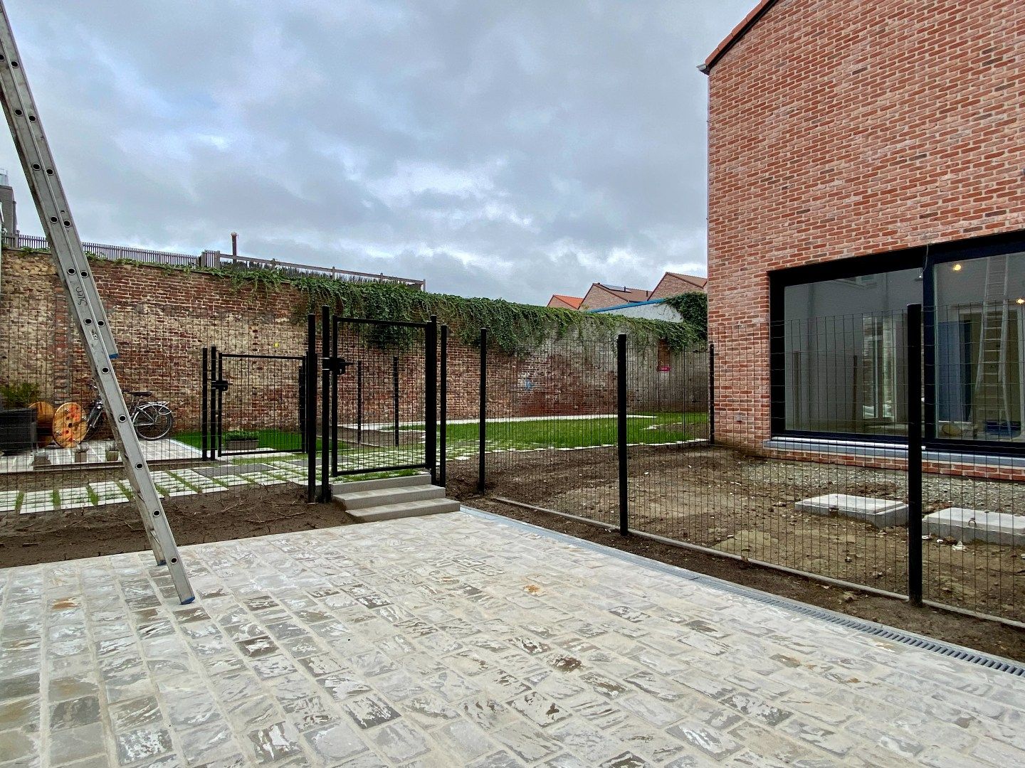 Nieuwbouw appartement in centrum Kortrijk met tuin/terras en 1 slaapkamer foto 2